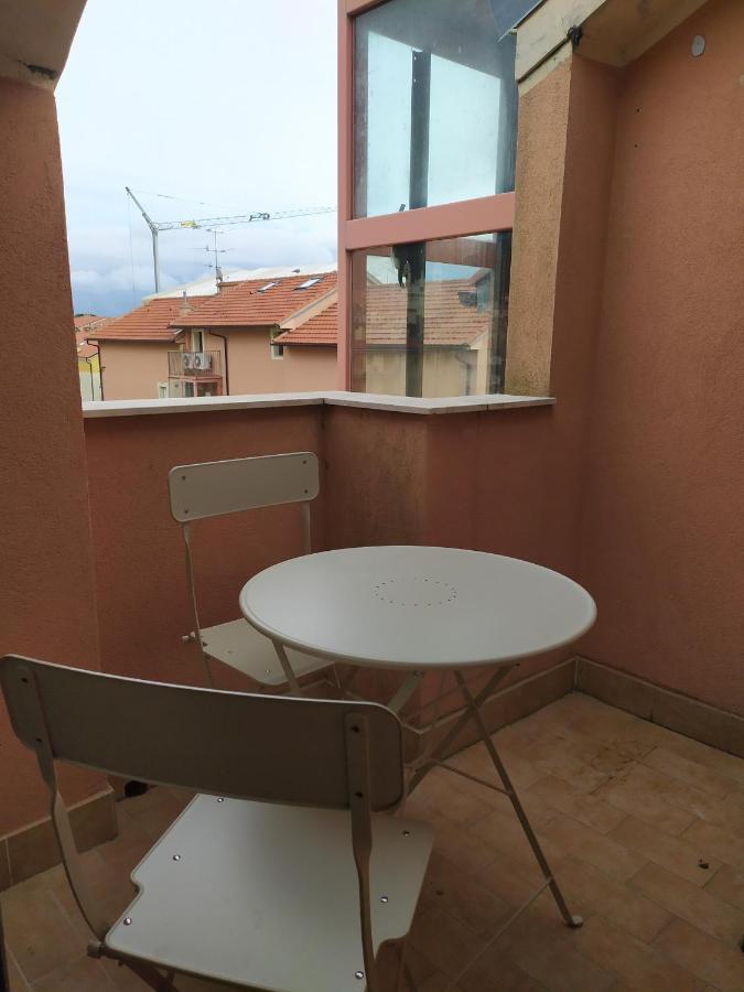 Ferienwohnung La Mansarda Della Luna Pietra Ligure Exterior foto