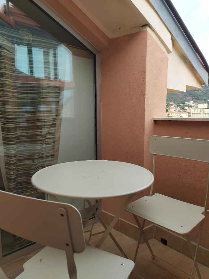 Ferienwohnung La Mansarda Della Luna Pietra Ligure Exterior foto